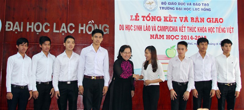 Nghi thức bàn giao du học sinh