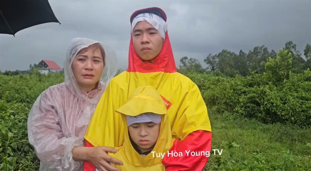 Nỗ lực “xoa dịu” nỗi đau của sinh viên gặp mất mát lớn trong trận lũ tại Phú Yên