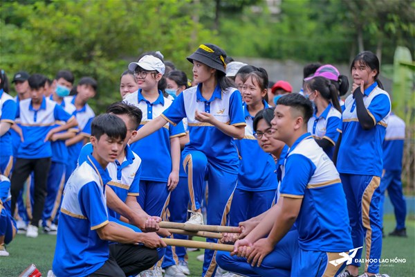 Các tân binh “kiệt sức” vì các hoạt động trải nghiệm 