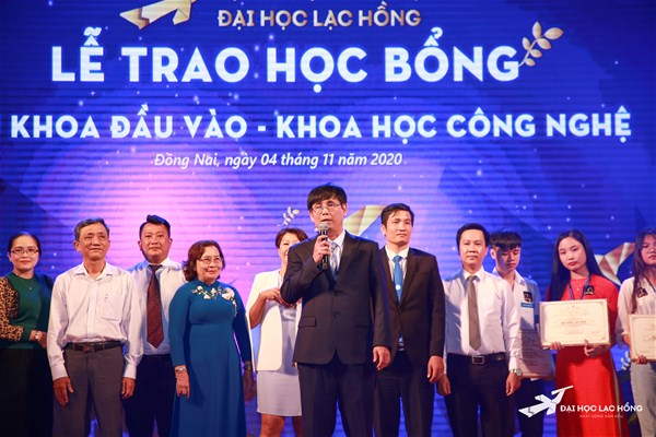 Đại học Lạc Hồng đã khởi động chặng đường mới cho tân sinh viên bằng sự kiện âm nhạc hoành tráng