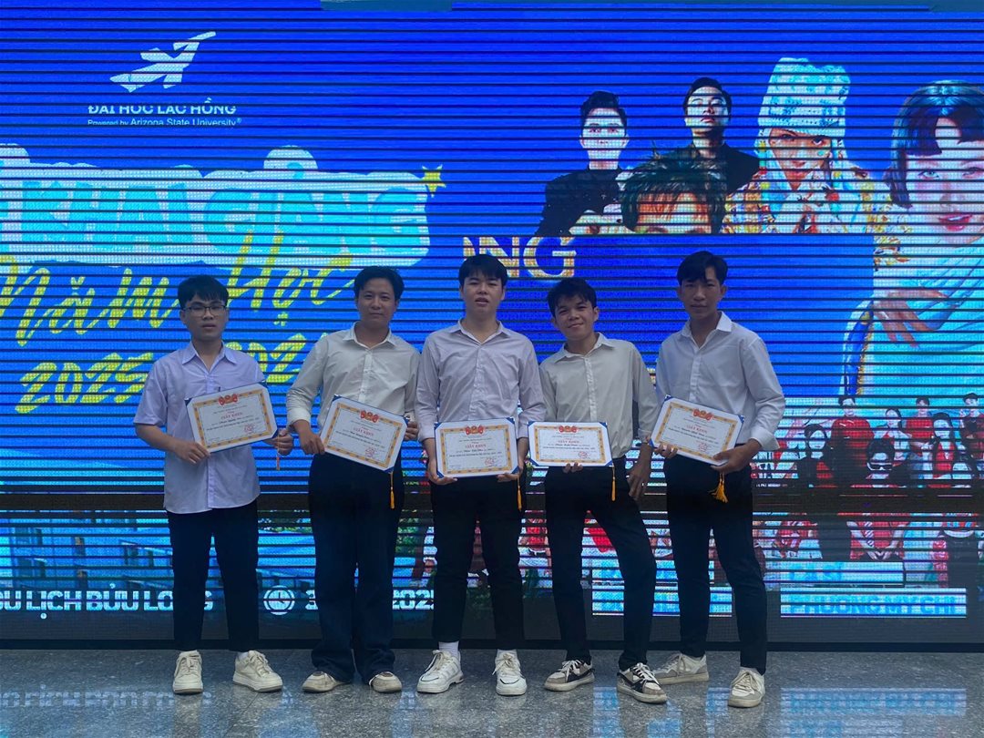 Nỗ lực “xoa dịu” nỗi đau của sinh viên gặp mất mát lớn trong trận lũ tại Phú Yên